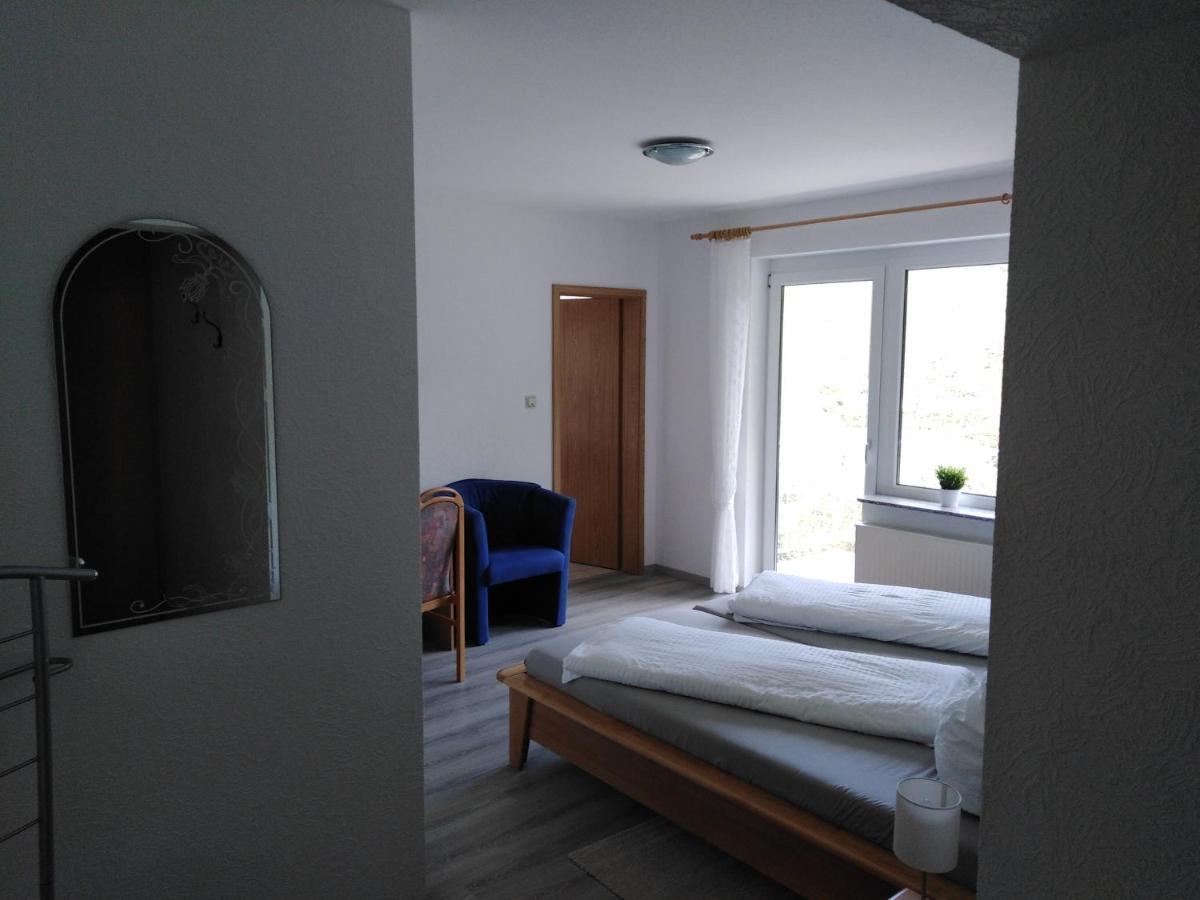 Zimmer Ohne Fruehstueck In Der Forellenzucht Burgen  Bagian luar foto
