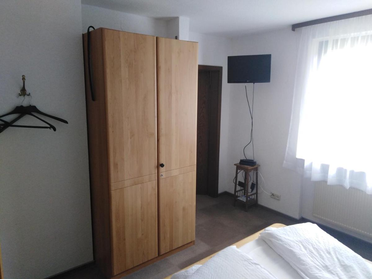 Zimmer Ohne Fruehstueck In Der Forellenzucht Burgen  Bagian luar foto