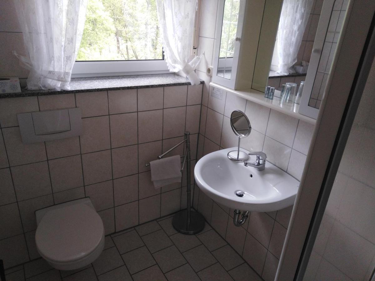 Zimmer Ohne Fruehstueck In Der Forellenzucht Burgen  Bagian luar foto