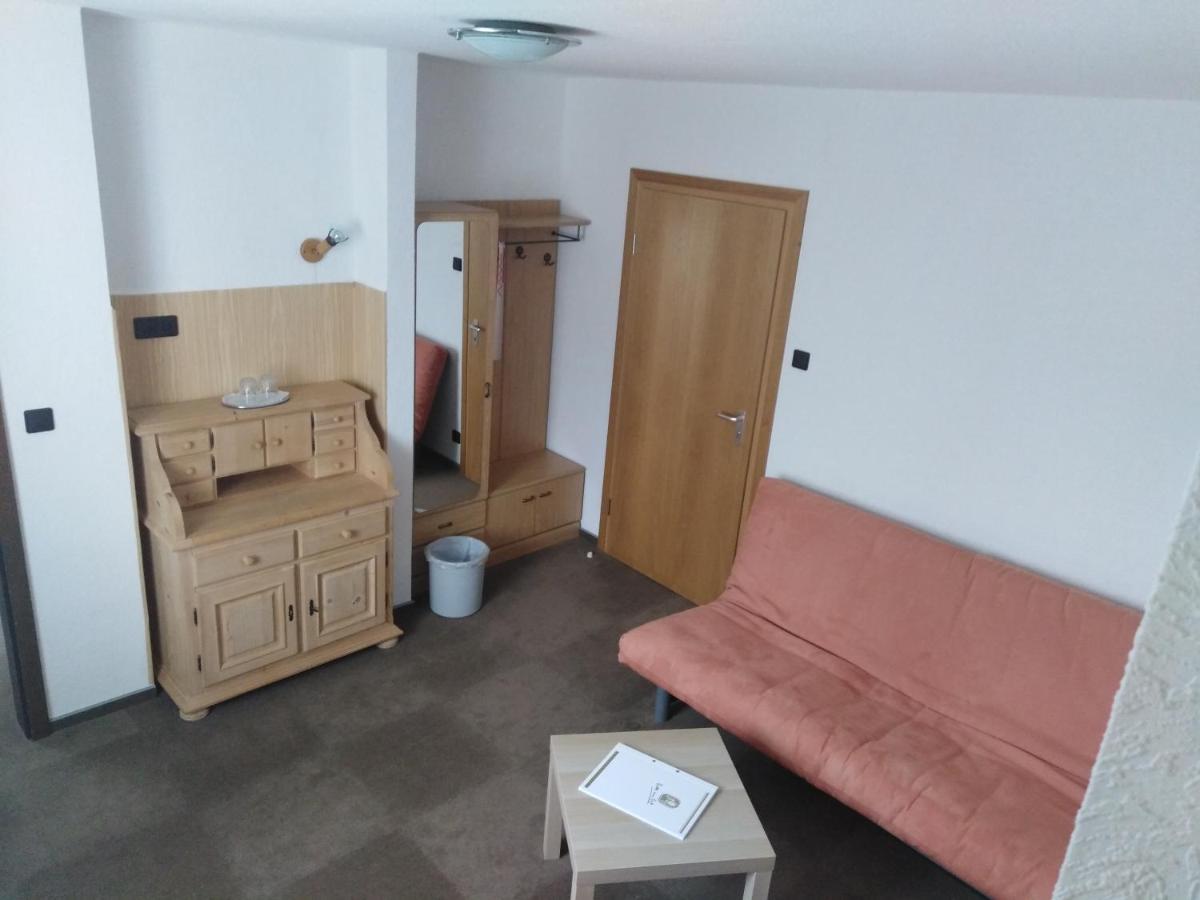 Zimmer Ohne Fruehstueck In Der Forellenzucht Burgen  Bagian luar foto